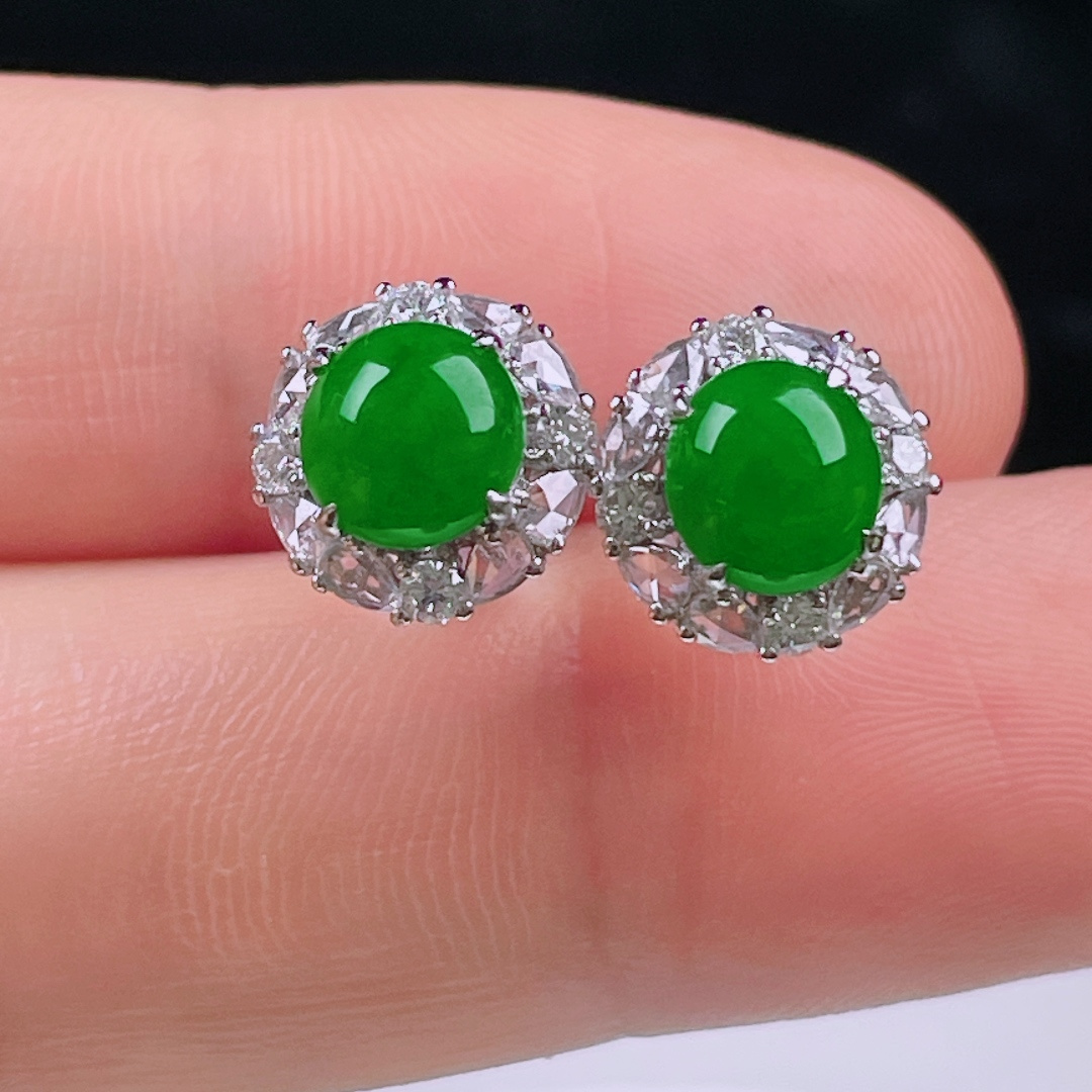 ️辣绿耳钉，老种起光，细底通透，尺寸：裸石6.8/6.8/3mm0724