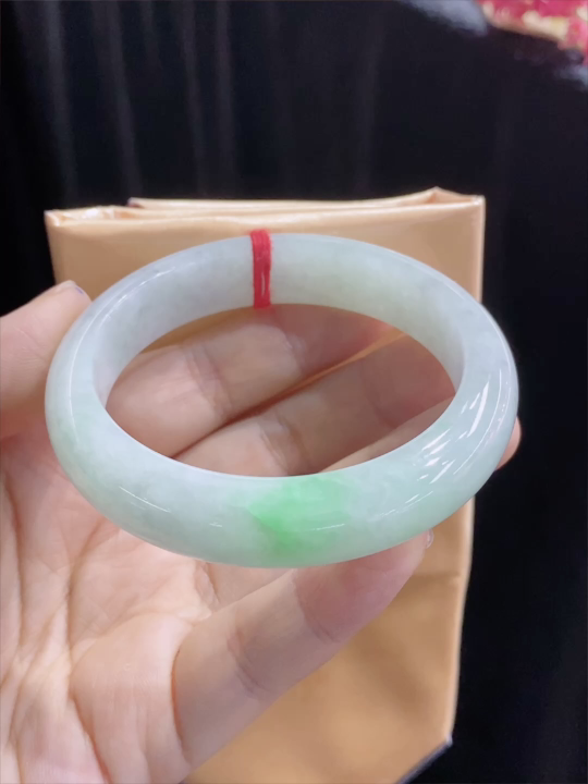 正圈手镯，色泽辣色，艳丽，尺寸55/12.6/8.3，B11-331