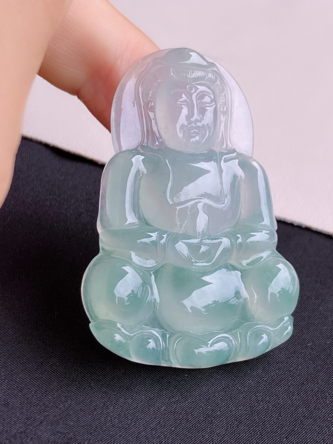 底色观音，晶莹剔透，面容慈祥，尺寸54/37.6/6/自然光实拍