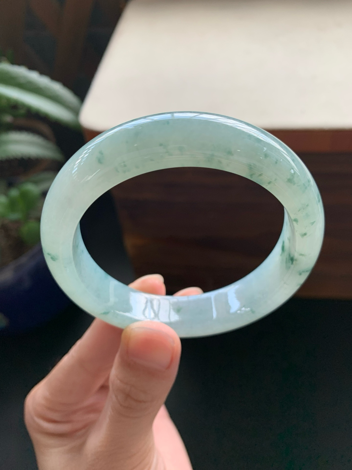 56.3圈口飘花正圈手镯
