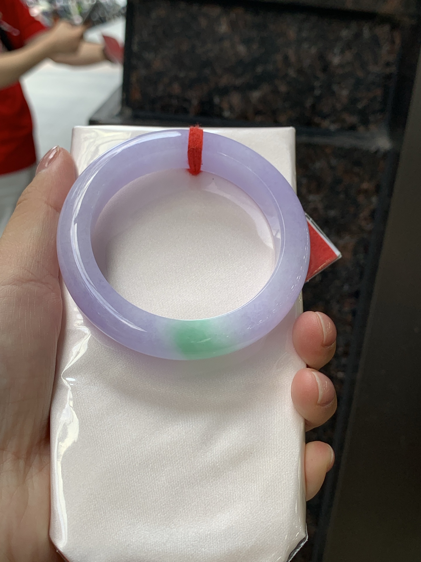 春彩正圈 56.3-12.3-9.8 0724-N1246 打灯纹裂，底妆水润细腻，浓郁紫底与果阳绿搭配，宛如春天的繁华。在岁月的长河流转中绽放着独特的魅力，气质温婉而迷人。