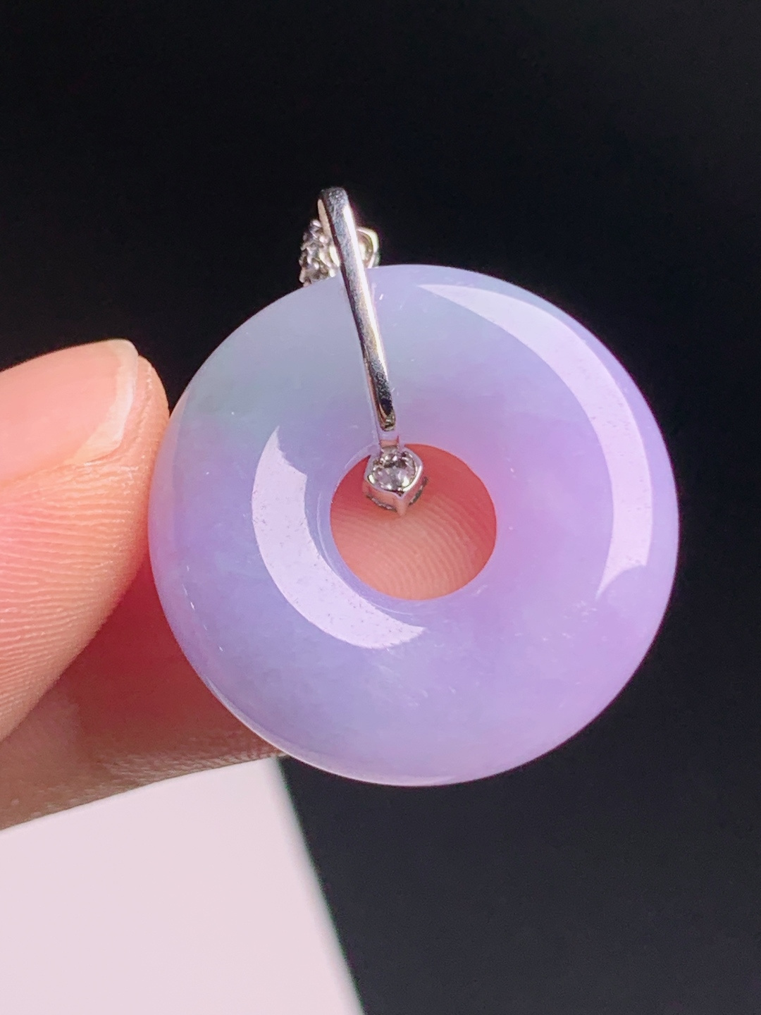 ️ 甜甜圈吊坠，紫韵浓郁水润通透，绿钻扣头精致点睛，环扣平安寓意圆满 裸石22.6-6 整体26.7 68