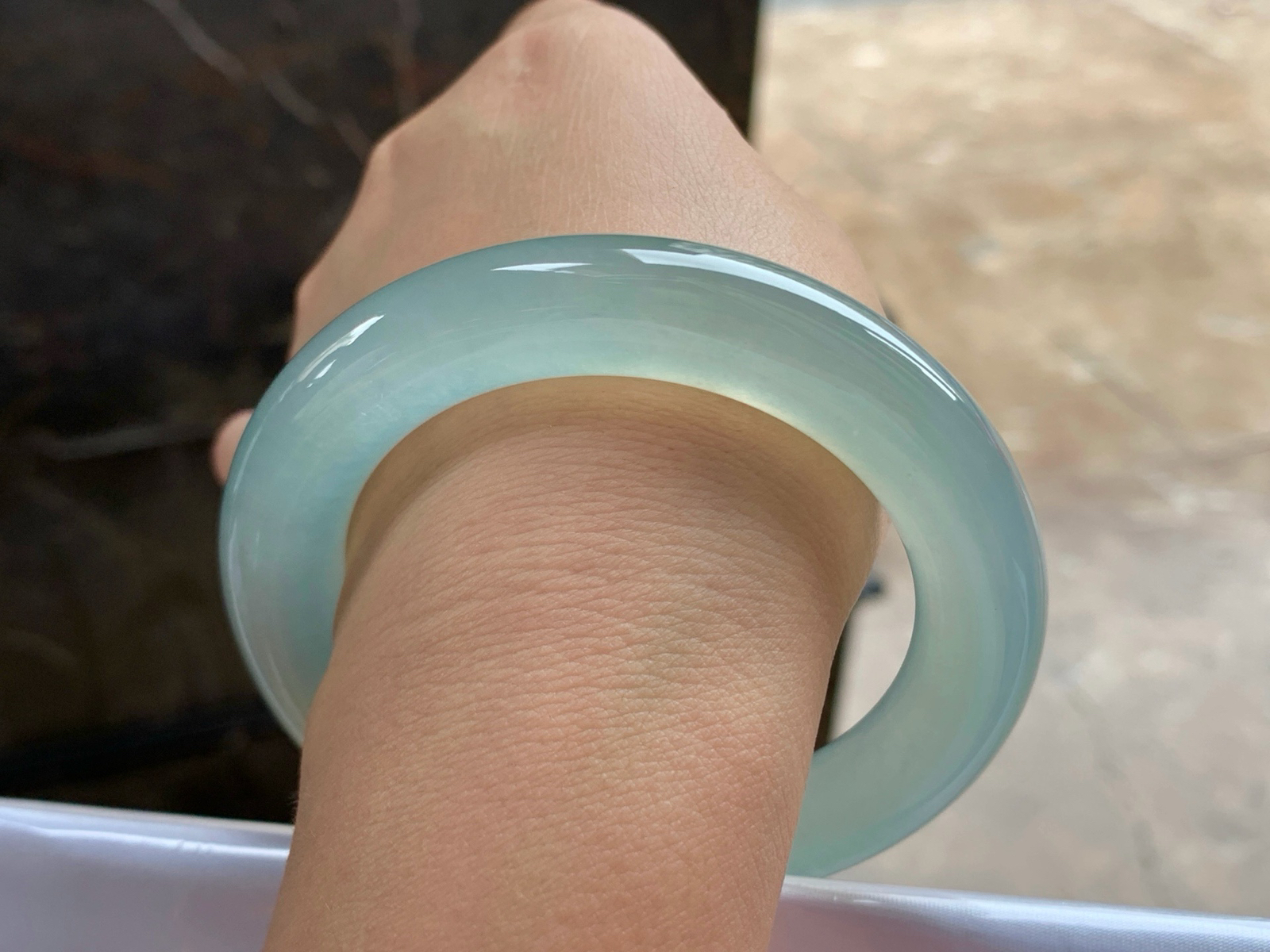 56.5-12
高冰蓝水圆条手镯^_^种老 荧光十足
