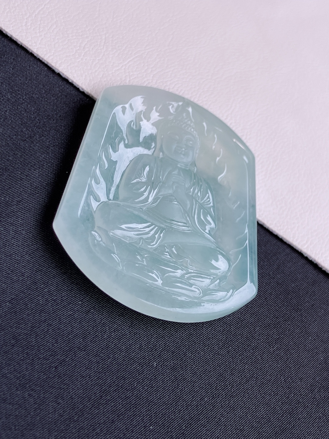 底色阿弥陀佛，晶莹剔透，尺寸48.6/39/5.6/自然光实拍