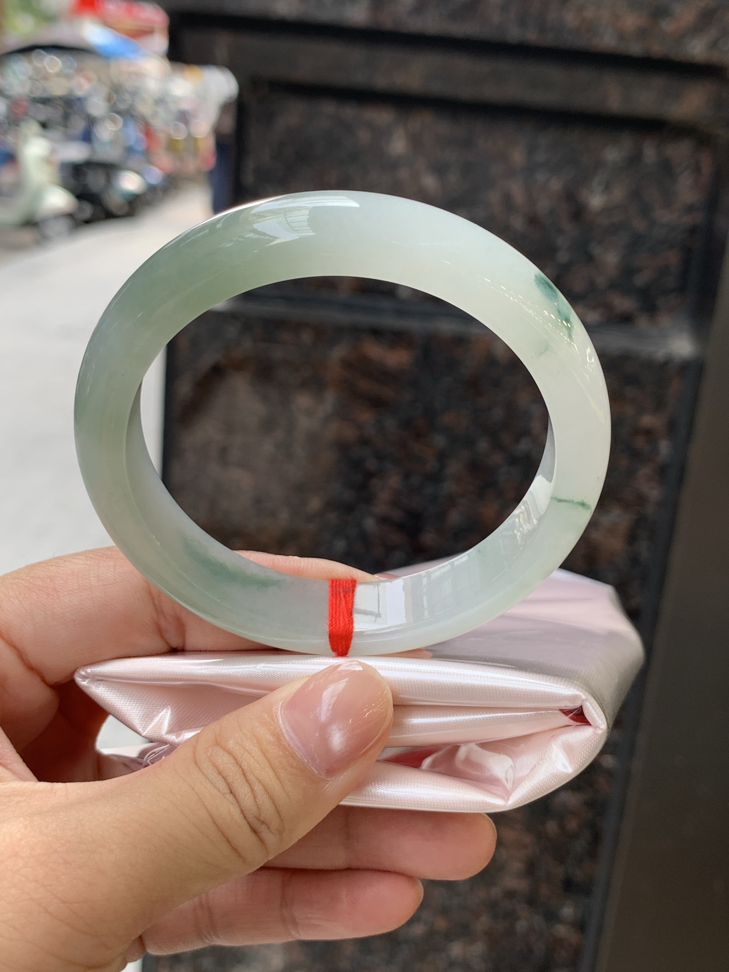 冰飘花正圈 56.2-12.2-7.7 0724-4A170 无裂，底妆胶润，一朵蓝绿花灵动飘逸，勾