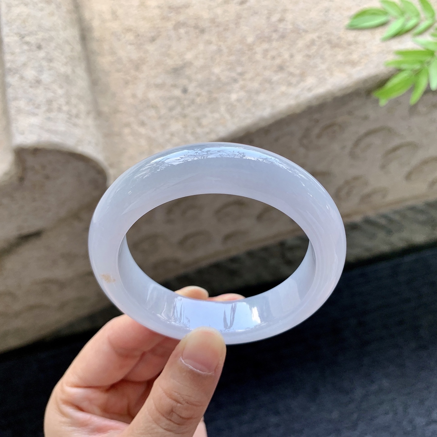正圈52 53【圈口】53.7/14.3/9【编码】T1072541【描述】细糯粉紫，水润，种老，细腻，无裂