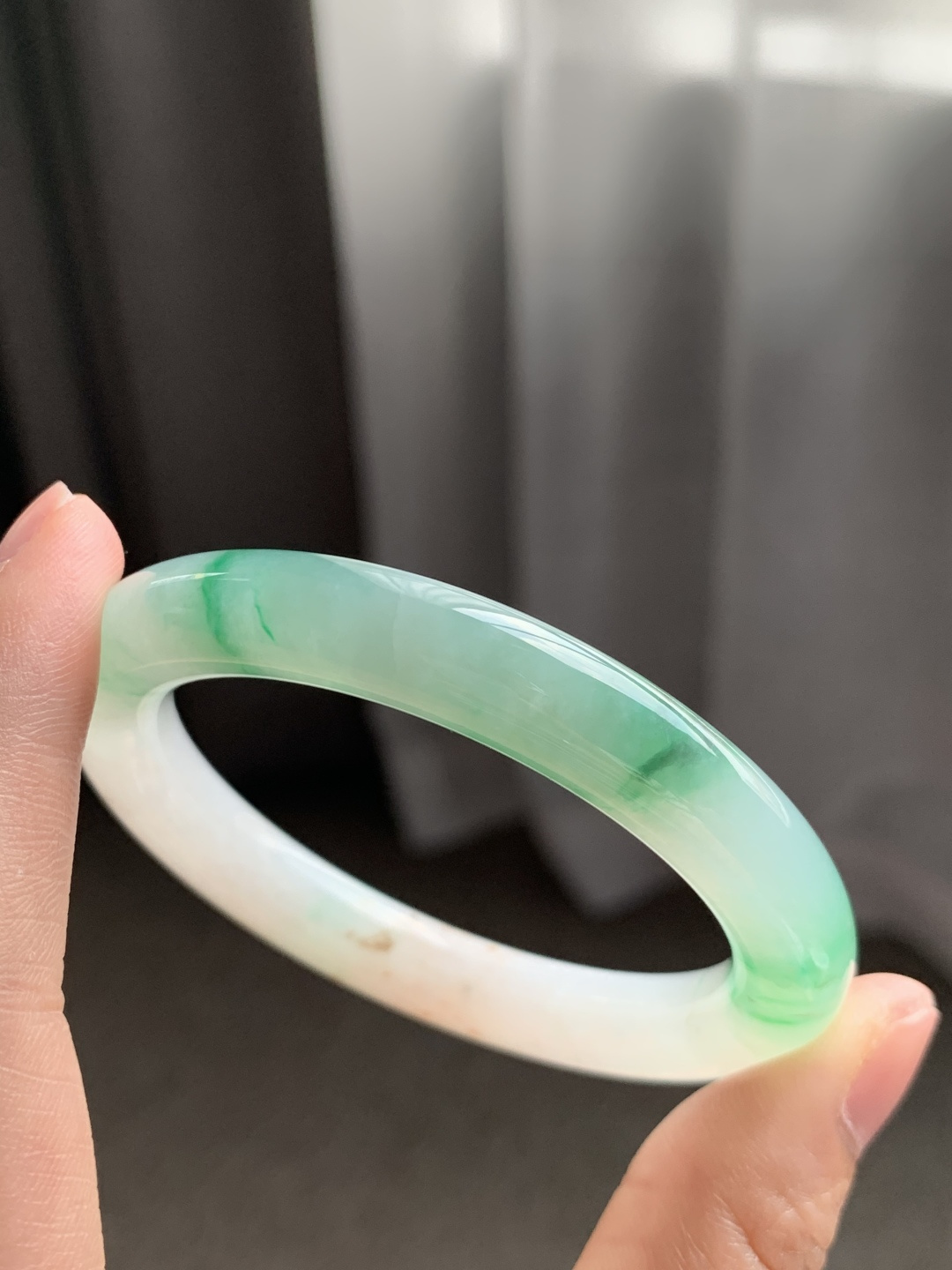 圆条49 50【编码】DW072614【描述】细糯飘绿，水润，种老，细腻，打灯有纹线