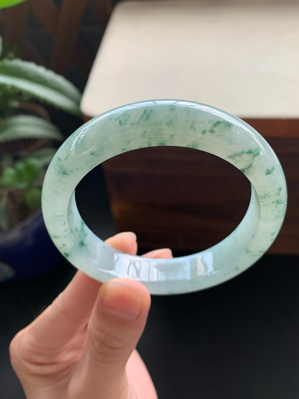56.3圈口飘花正圈手镯