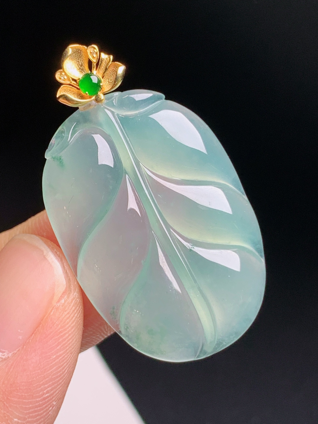高冰晴水树叶吊坠，通透起光胶润细腻，金镶绿蛋顶扣精致雅致，大业有成 裸石29-20.5-4.3 整体35.9 53