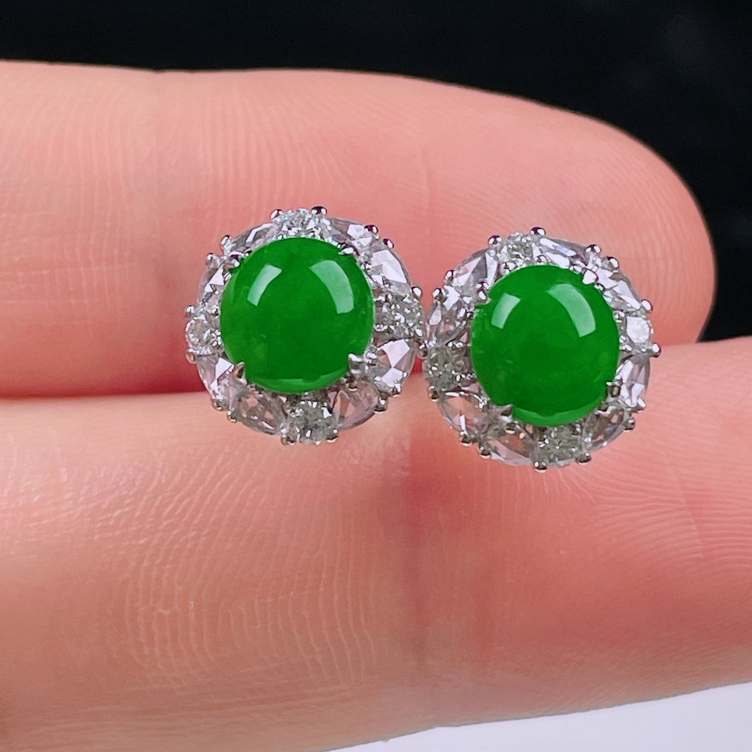 ️辣绿耳钉，老种起光，细底通透，尺寸：裸石6.8/6.8/3mm0724