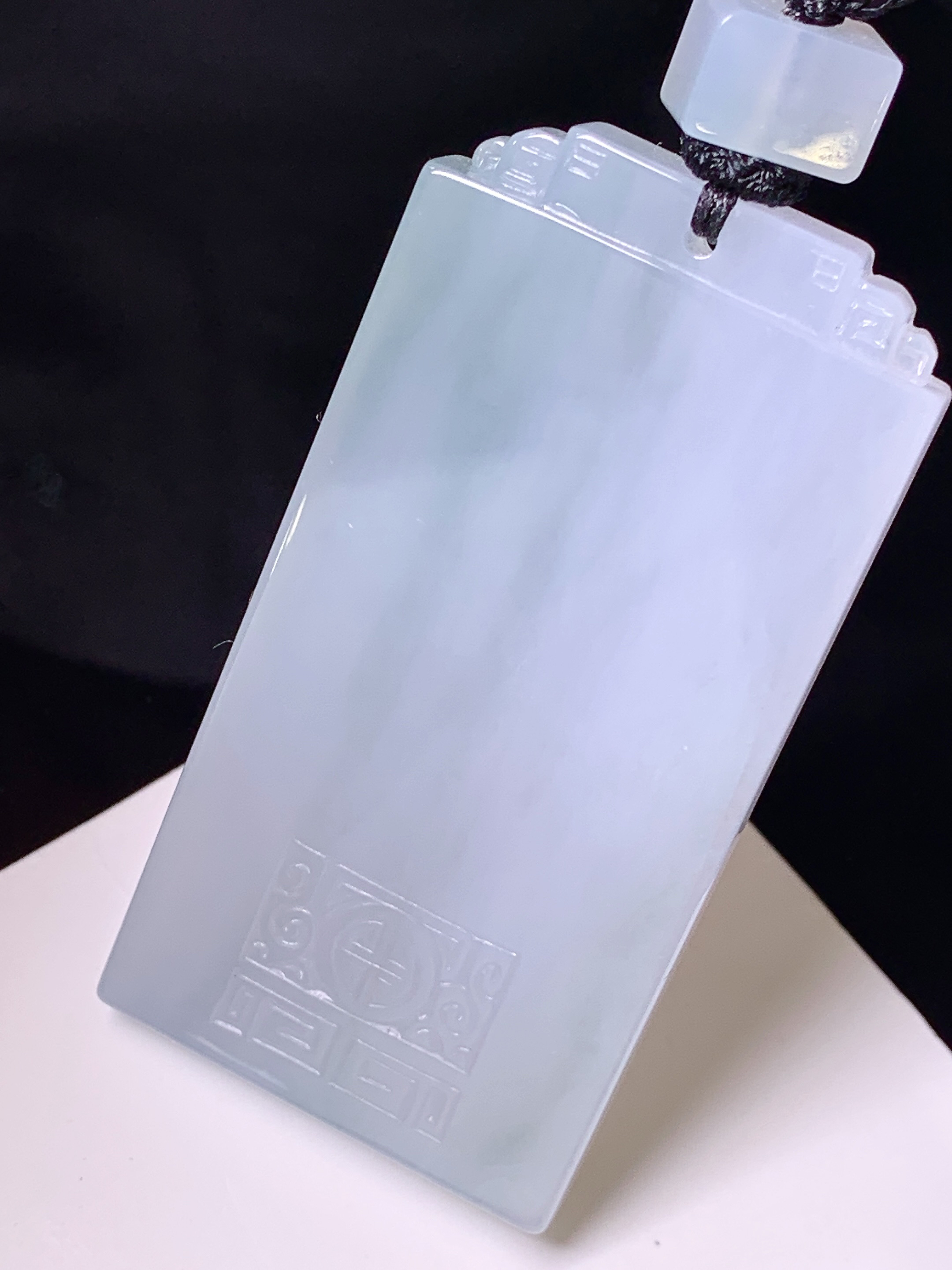 飘绿无事牌吊坠 玉质细腻 色泽艳丽清新 水润亮眼 整体尺寸57*29*6 L1