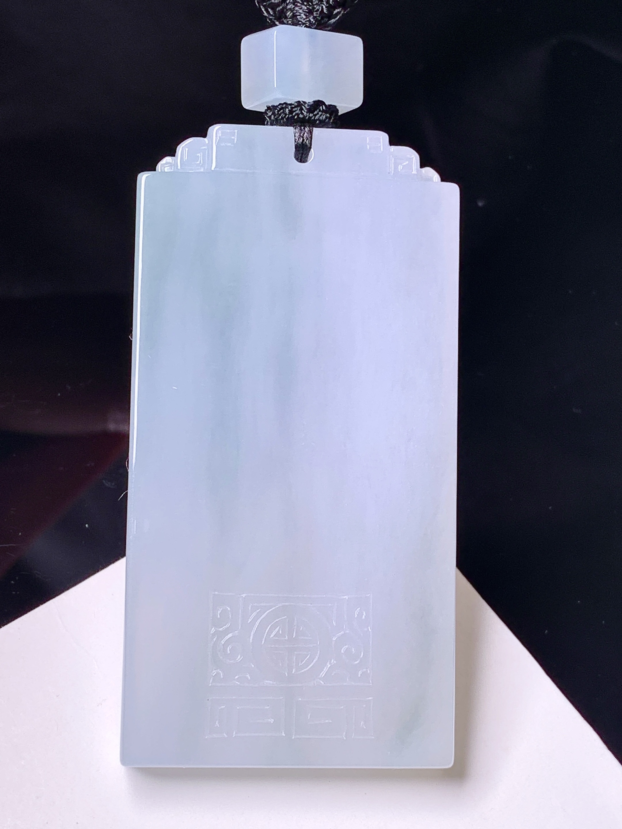 飘绿无事牌吊坠 玉质细腻 色泽艳丽清新 水润亮眼 整体尺寸57*29*6 L1