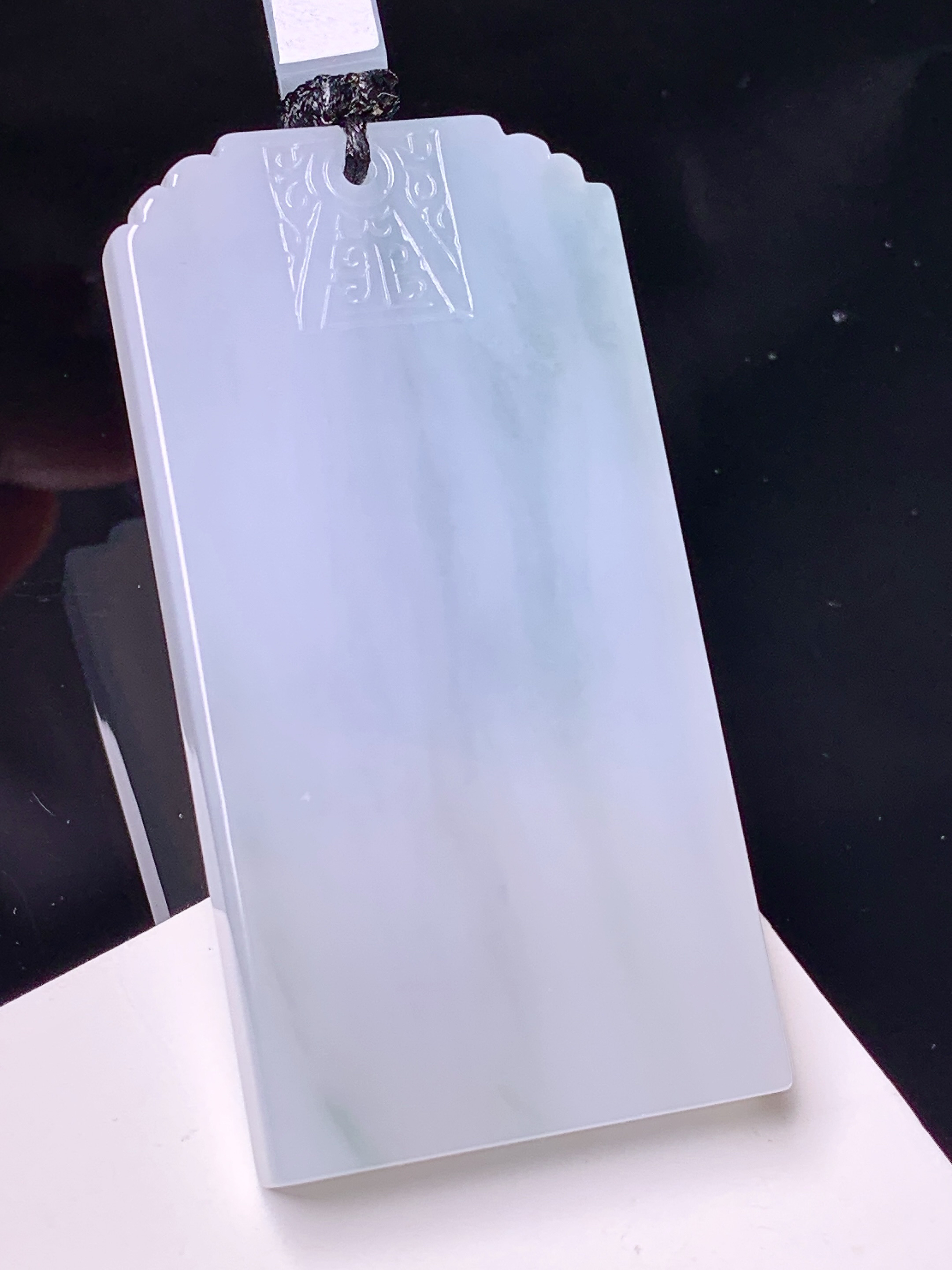 飘绿无事牌吊坠 玉质细腻 色泽艳丽清新 水润亮眼 整体尺寸57*29*6 L1