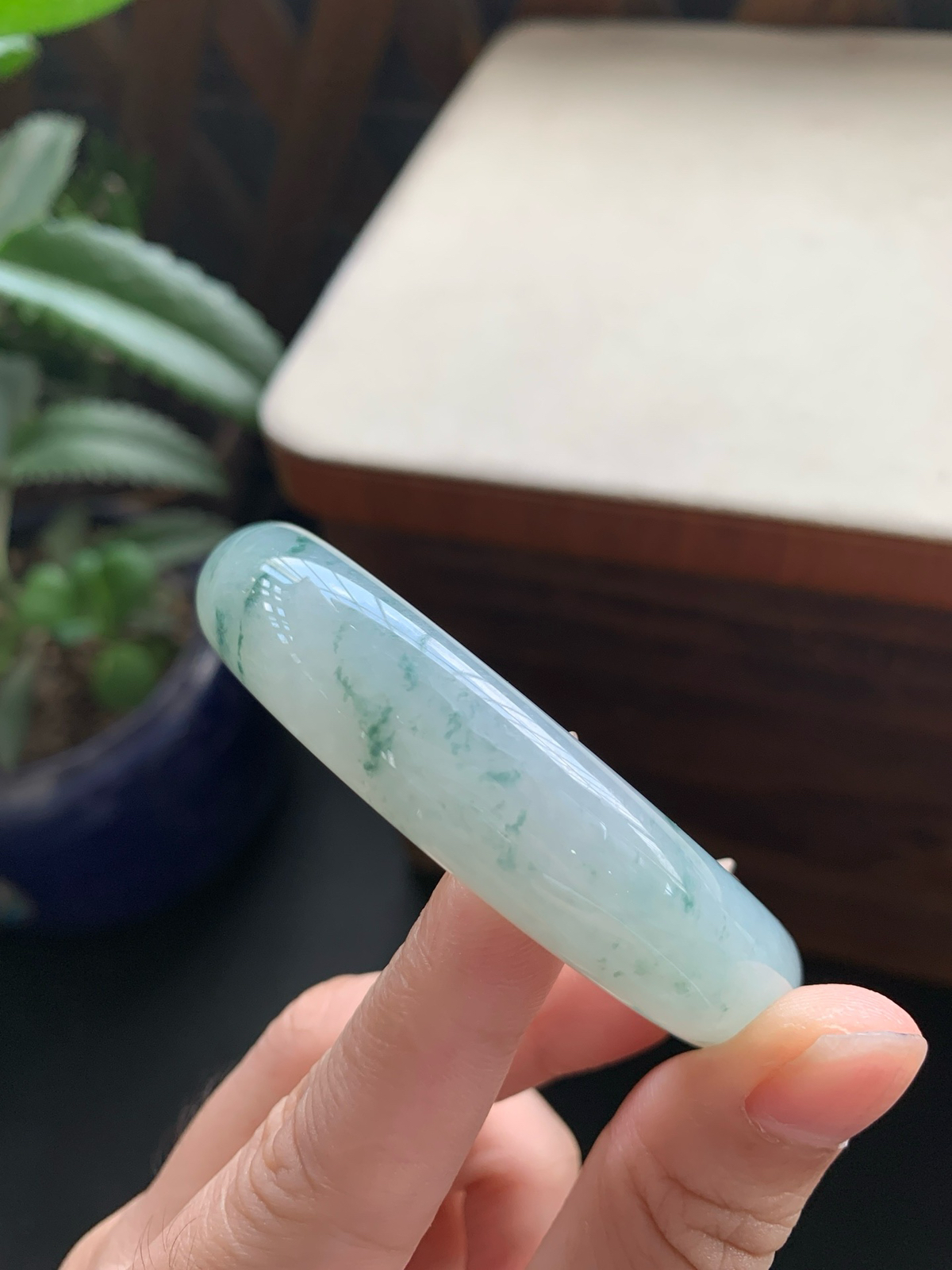 56.3圈口飘花正圈手镯