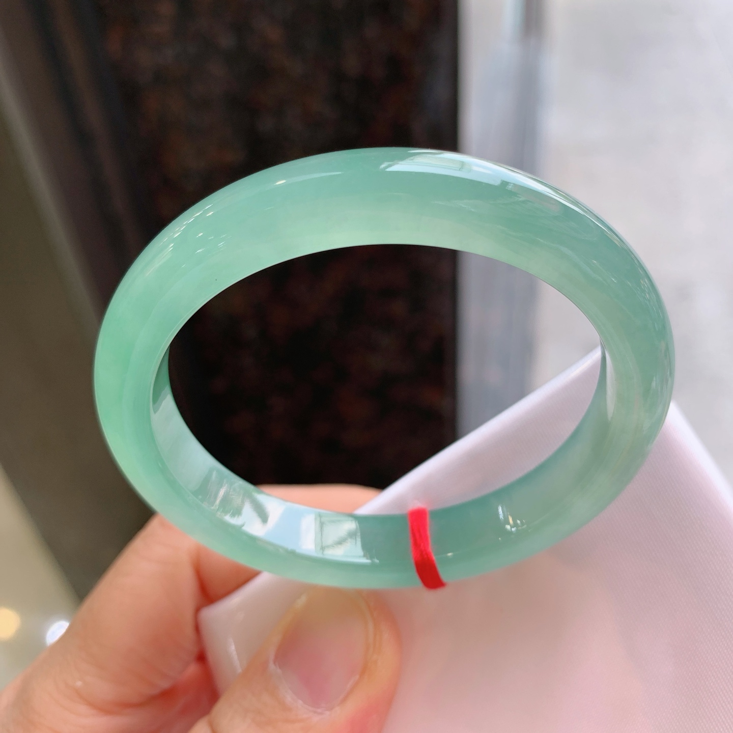 贵妃冰晴绿 有纹裂 尺寸：52.3/47/10/7.4 种色俱佳