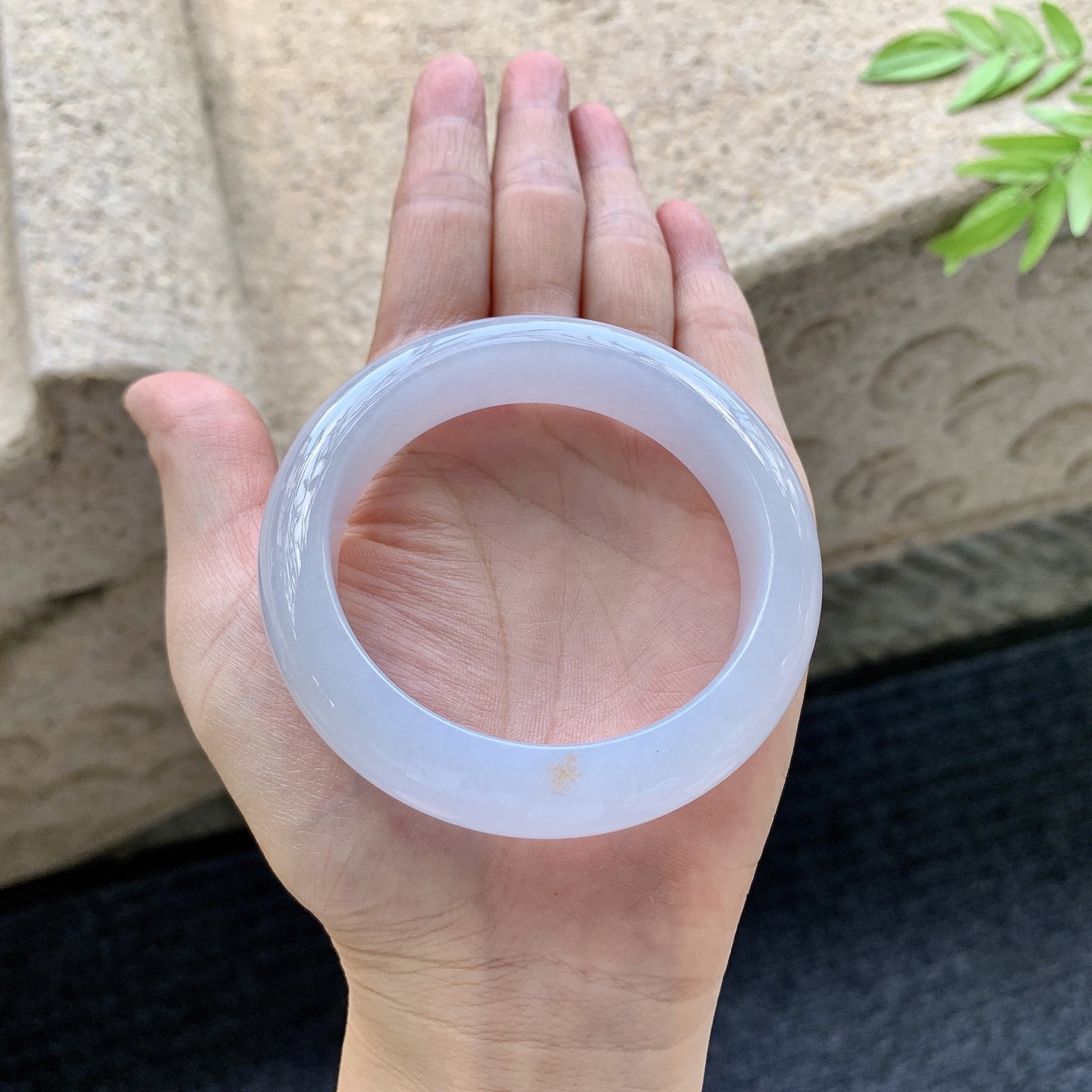 正圈52 53【圈口】53.7/14.3/9【编码】T1072541【描述】细糯粉紫，水润，种老，细腻，无裂