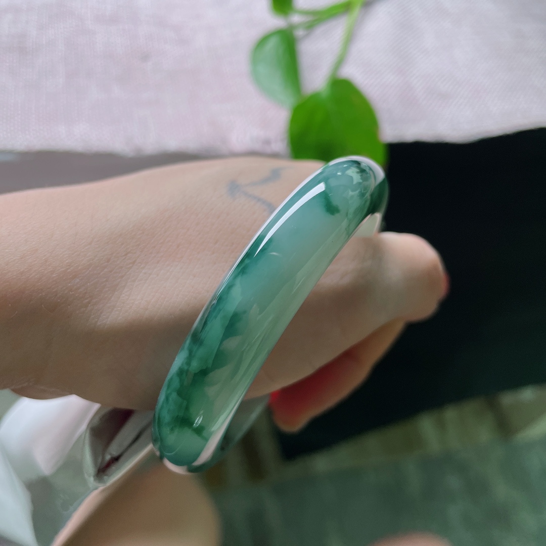 52.8/12/8，飘花正圈，水头好，清透泛光，经典大气，不失古典韵味，无裂，56534a