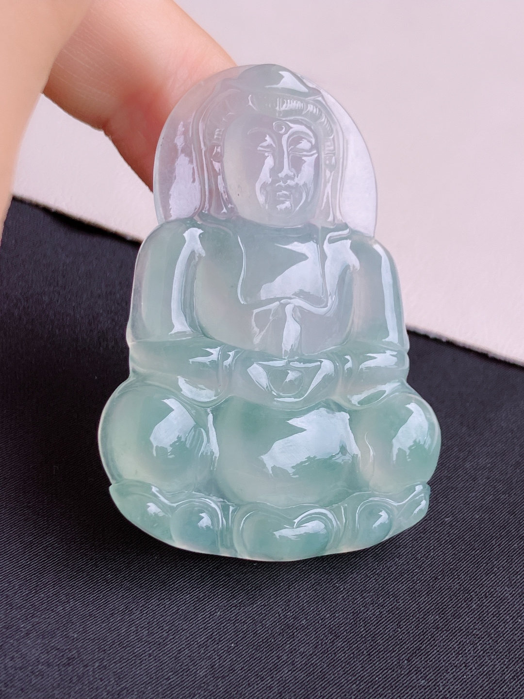 底色观音，晶莹剔透，面容慈祥，尺寸54/37.6/6/自然光实拍