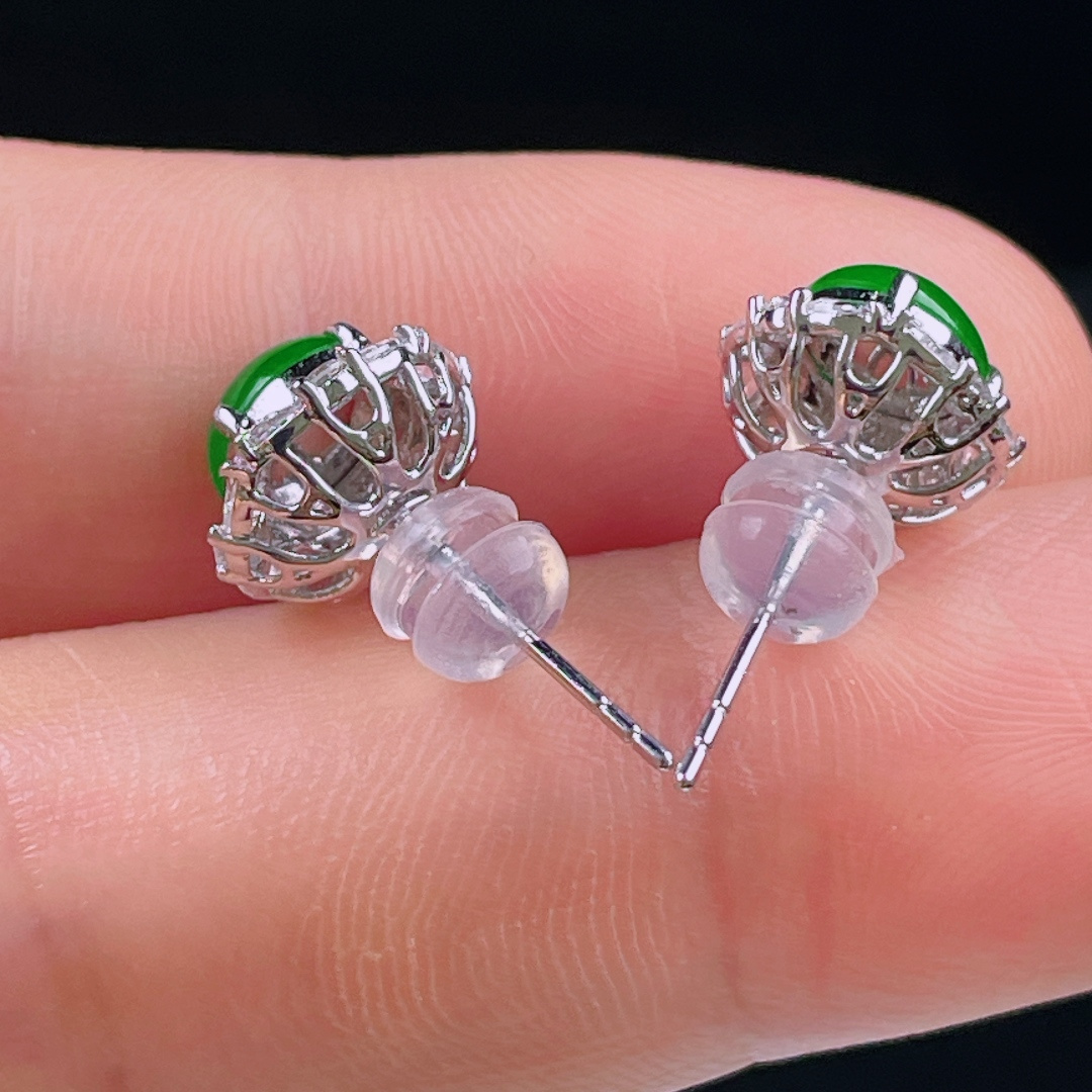 ️辣绿耳钉，老种起光，细底通透，尺寸：裸石6.8/6.8/3mm0724