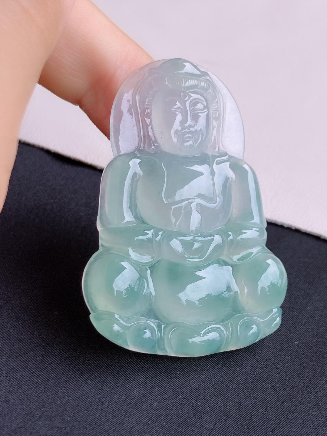 底色观音，晶莹剔透，面容慈祥，尺寸54/37.6/6/自然光实拍