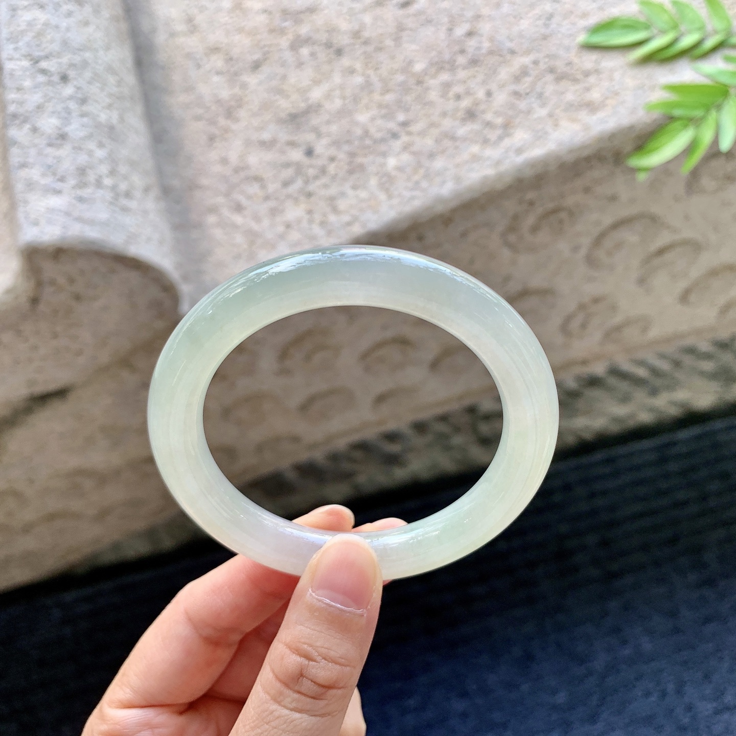 圆条52 53【圈口】53.8/9.4/9.3【编码】AD072510【描述】冰糖雪梨，水润，种老，细腻，无裂