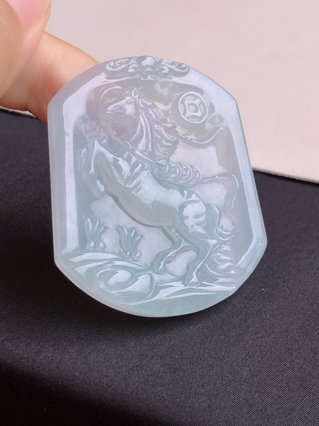白冰生肖马牌，晶莹剔透，尺寸51/43/5.6/自然光实拍