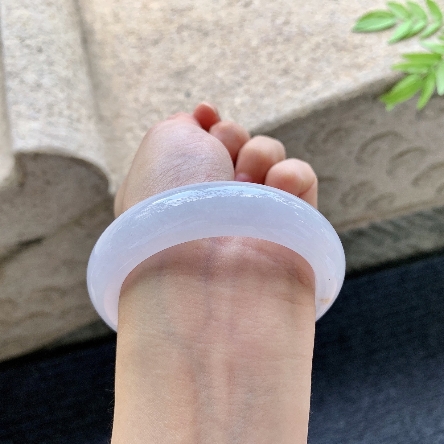 正圈52 53【圈口】53.7/14.3/9【编码】T1072541【描述】细糯粉紫，水润，种老，细腻，无裂