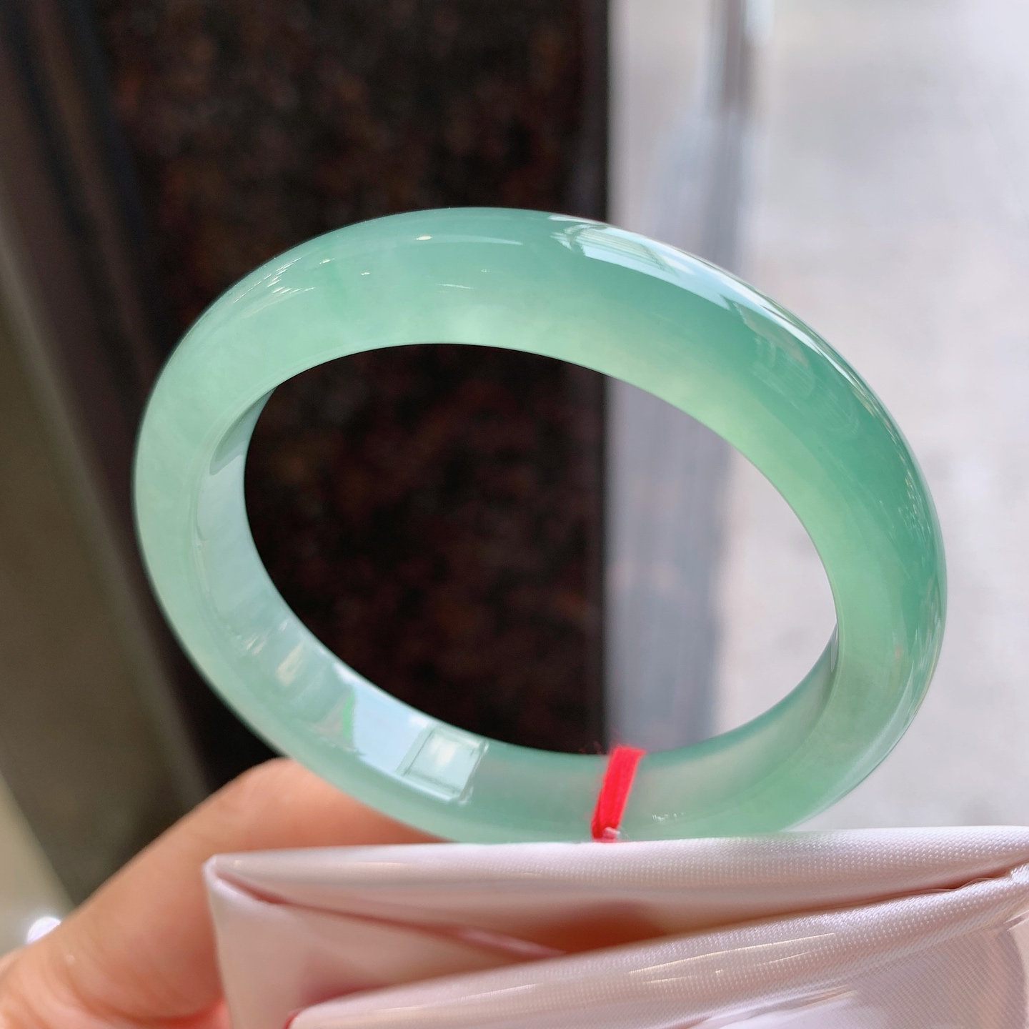 贵妃冰晴绿 有纹裂 尺寸：52.3/47/10/7.4 种色俱佳