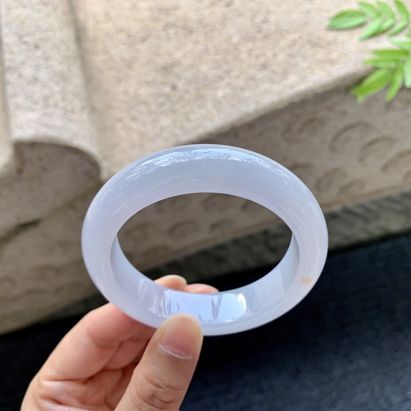 正圈52 53【圈口】53.7/14.3/9【编码】T1072541【描述】细糯粉紫，水润，种老，细腻，无裂