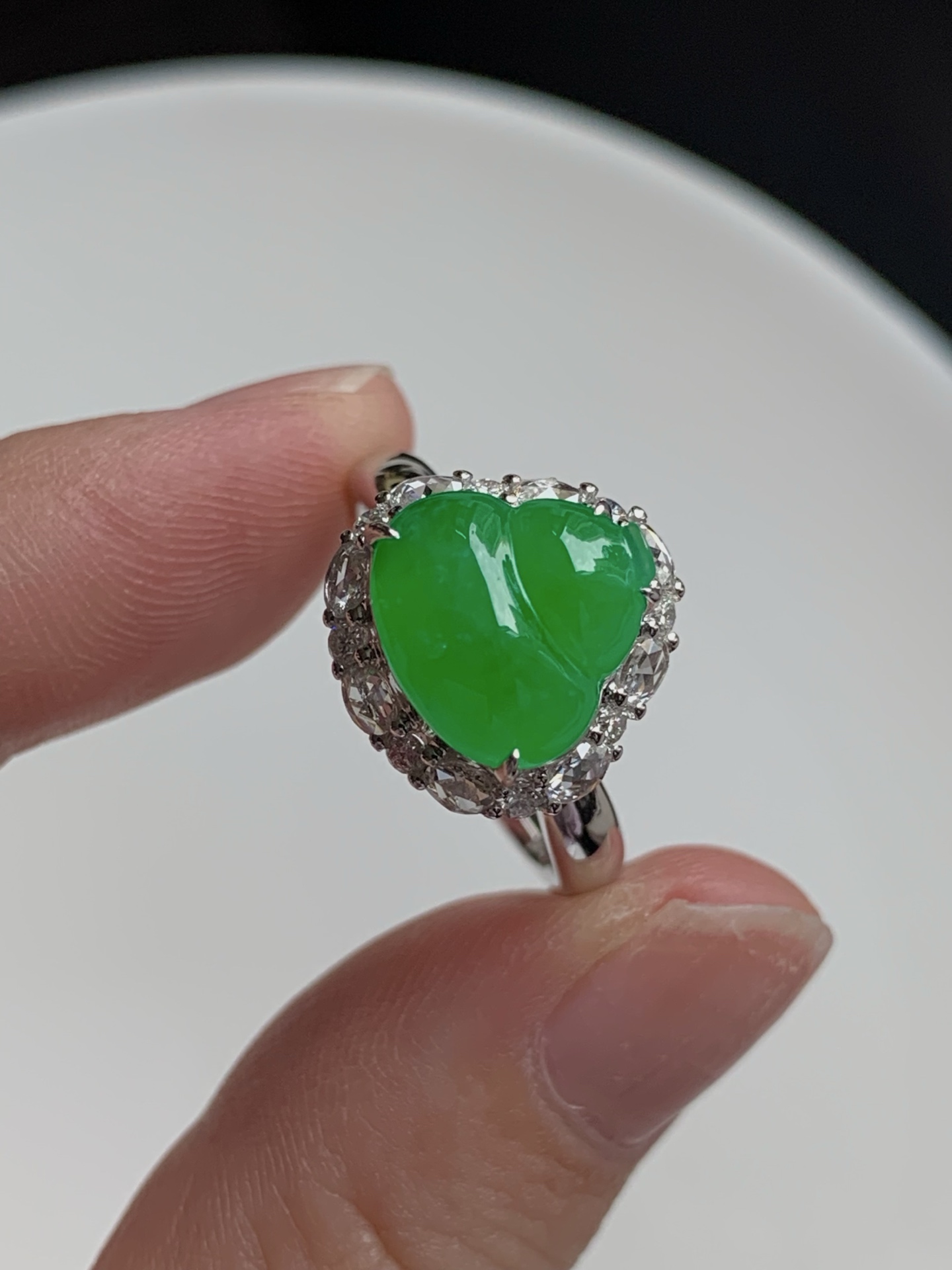️【18k金镶嵌葫芦戒指】种老细腻，色阳浓郁起胶尺寸：圈口：13，成品：13*13*10，裸石：10.2*9.8*2,a64725
