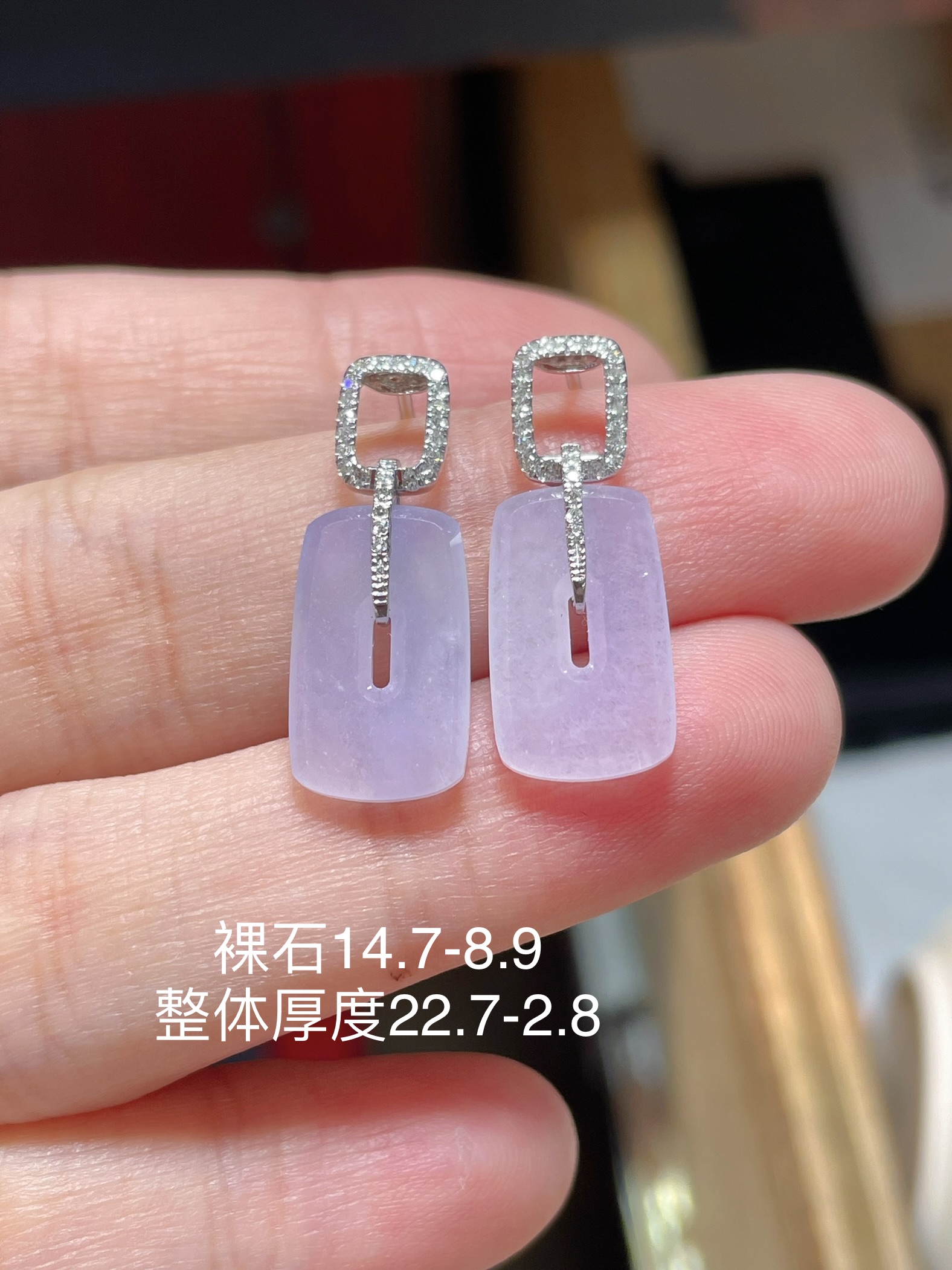 ️ 性比 冰底料子水润通透，种老起光。18k金镶嵌镶嵌，款式优雅高贵，佩戴效果，14.7-8.9