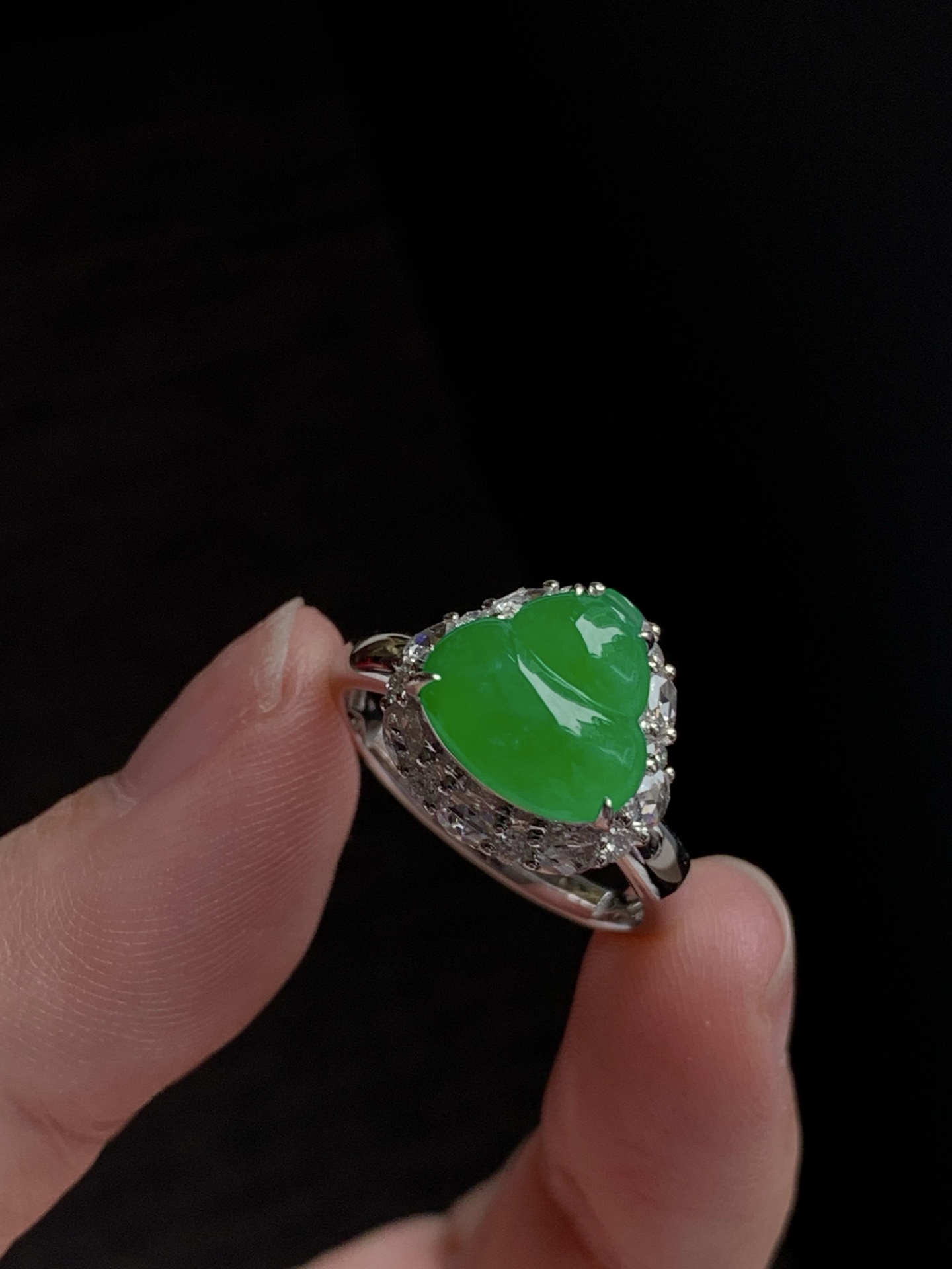️【18k金镶嵌葫芦戒指】种老细腻，色阳浓郁起胶尺寸：圈口：13，成品：13*13*10，裸石：1