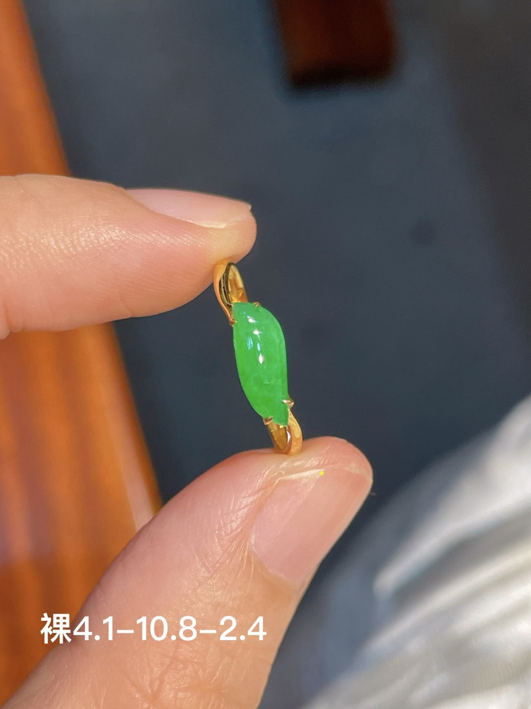 阳绿戒指 无裂 18k金镶嵌 强烈推荐，4.1-10.8-2.4