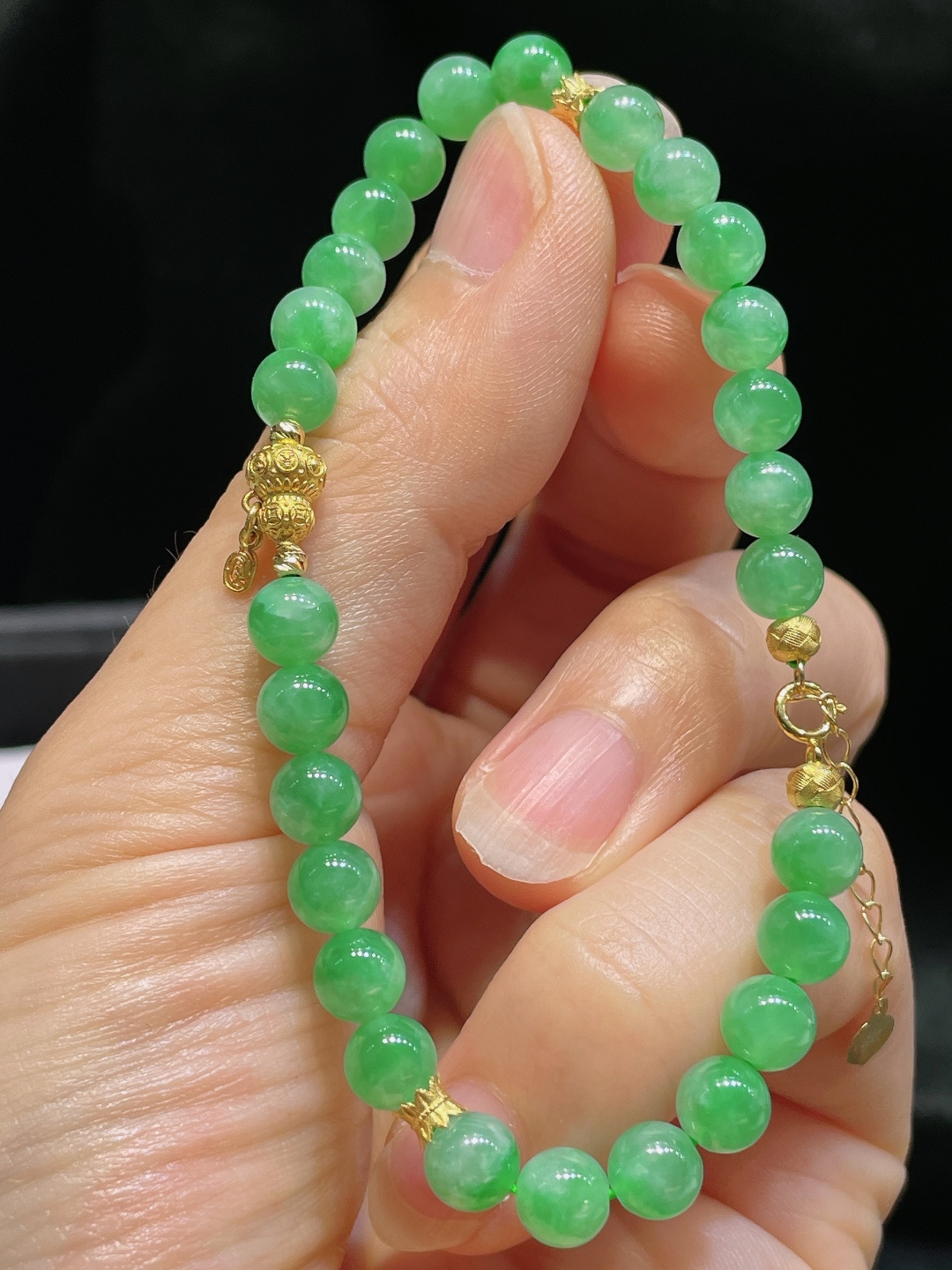 冰绿手串，老种起光，细底通透，尺寸：6.5mm0725