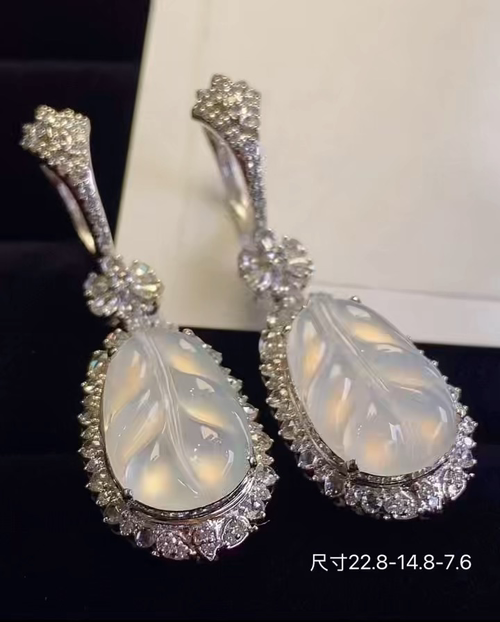 18k金+钻玻璃种树叶耳坠，饱满大气起荧光，款式时尚百搭，实物更漂亮，无裂，22.8-14.8-7.