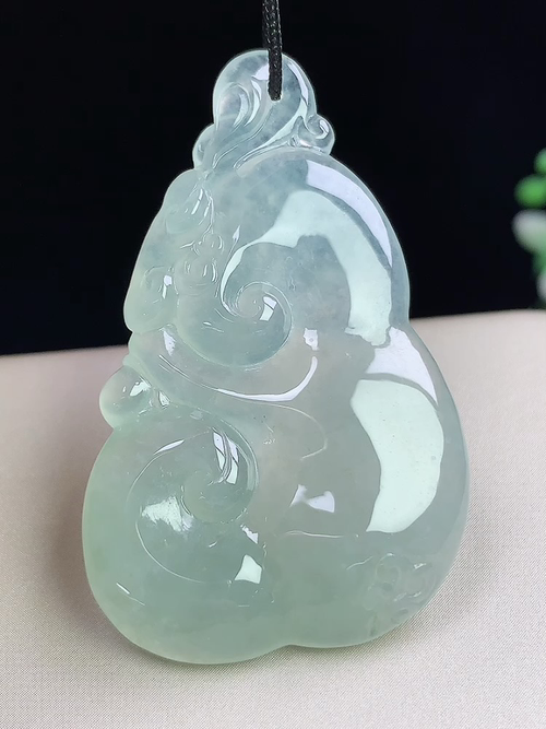 冰种如意，无裂，尺寸44.7-26.8-6.0mm，Q25hwa