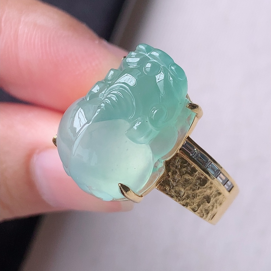冰晴貔貅女戒冰润冰胶，底子细腻莹润，佩戴清新优雅，16.6-13-9.9