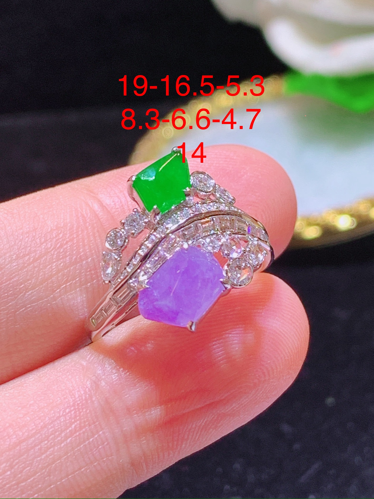 翡翠A货 双色钻石戒指 18k金镶嵌，冰润细腻，佩戴效果出众，19-16.5-5.3