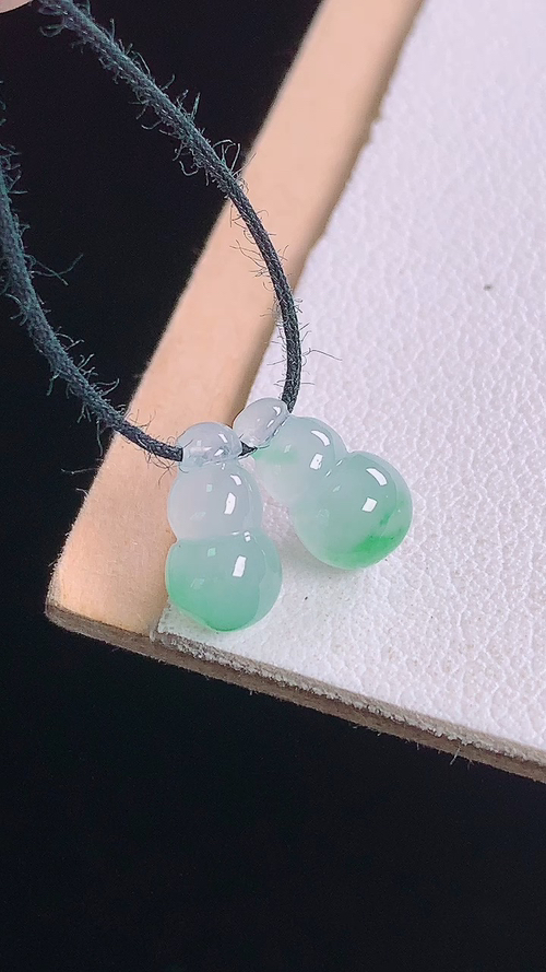 冰飘绿葫芦，无裂，尺寸:8.9-5.0mm