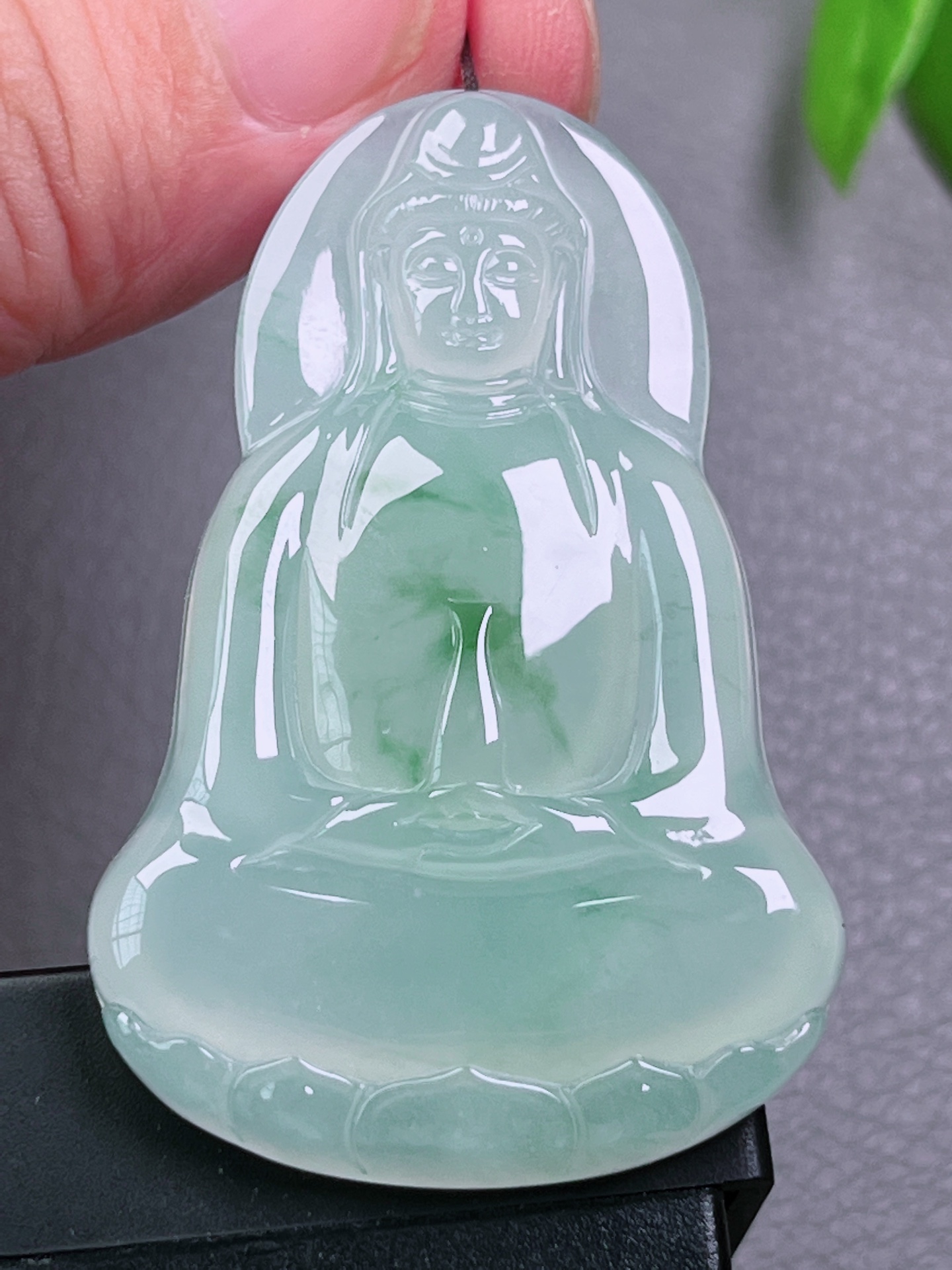 高冰种飘花素衣观音，无裂，细腻油洁，冰透水润，起荧光，尺寸：52.2-34.8-6