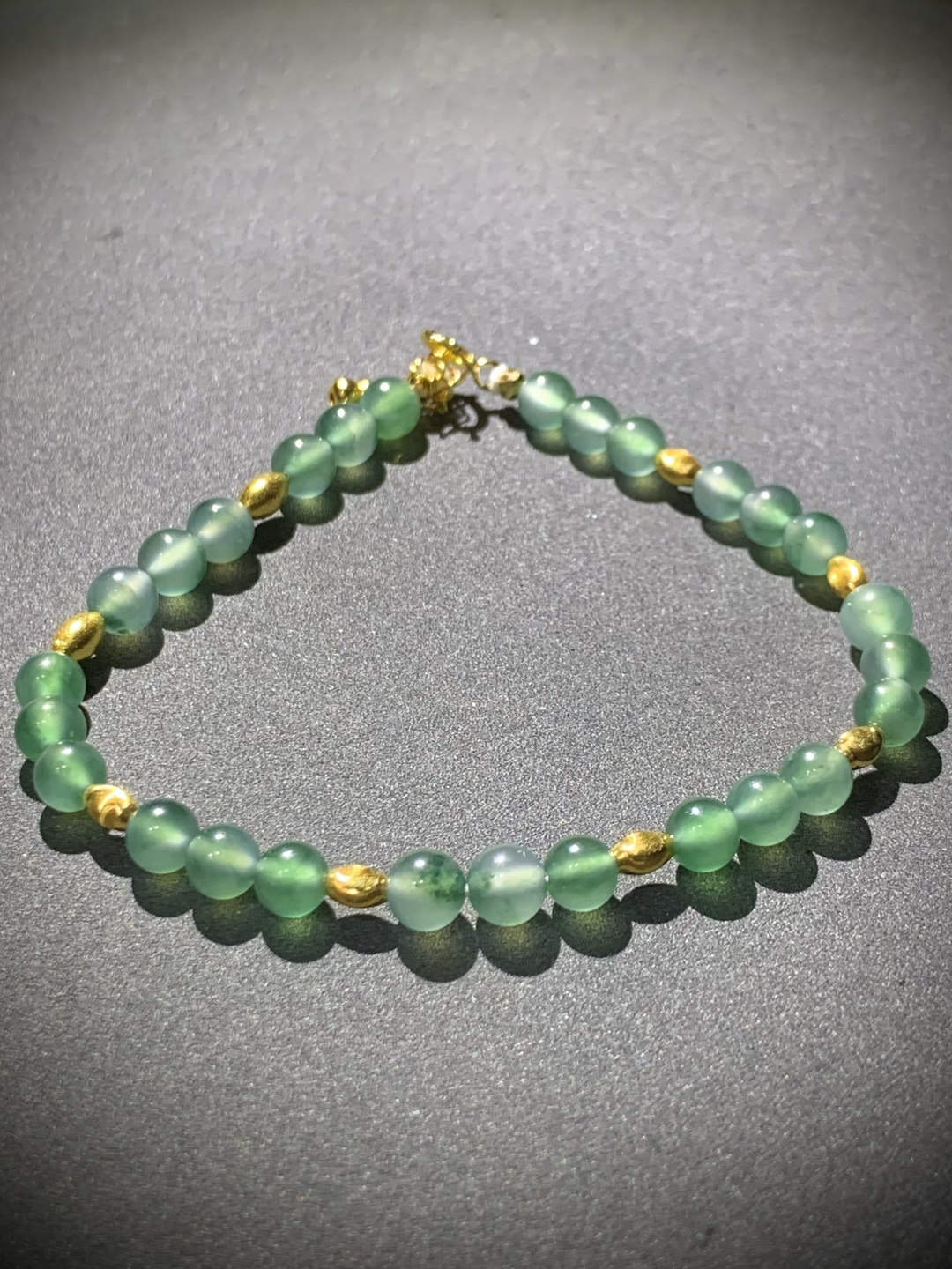 手链，27粒玉珠直径4.5mm，18K金配件，总长约200mm