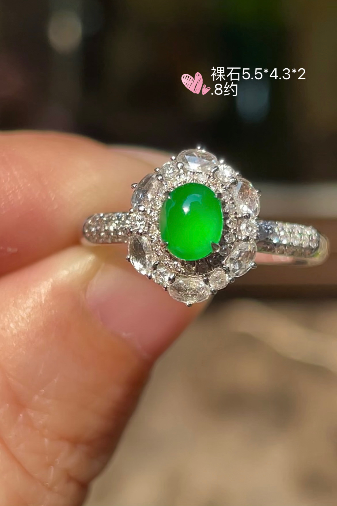 【高冰阳绿，戒指】饱满， 通透水润，玉质细腻，翠色鲜艳，18k金奢华钻石镶嵌️，5.5-4.3-2