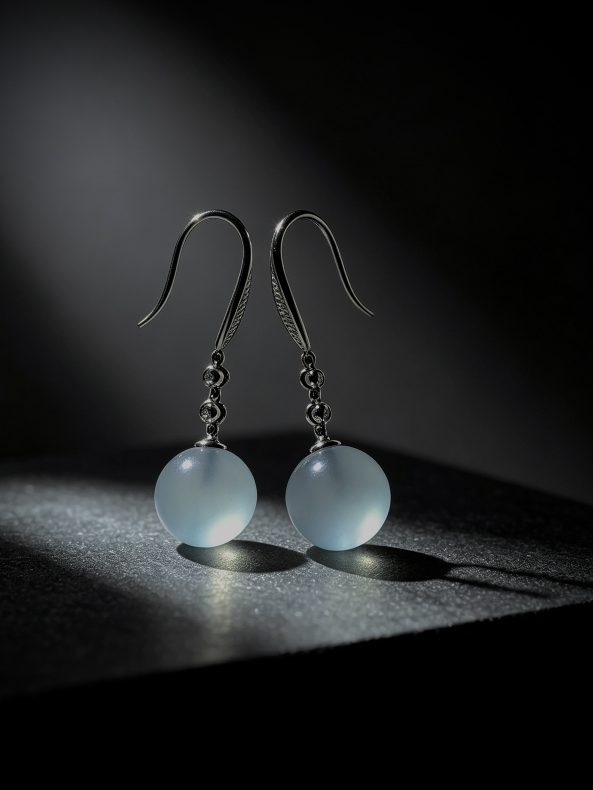 冰种翡翠珠子耳坠，直径9.5mm，
18K金，南非钻，一对4.32g，