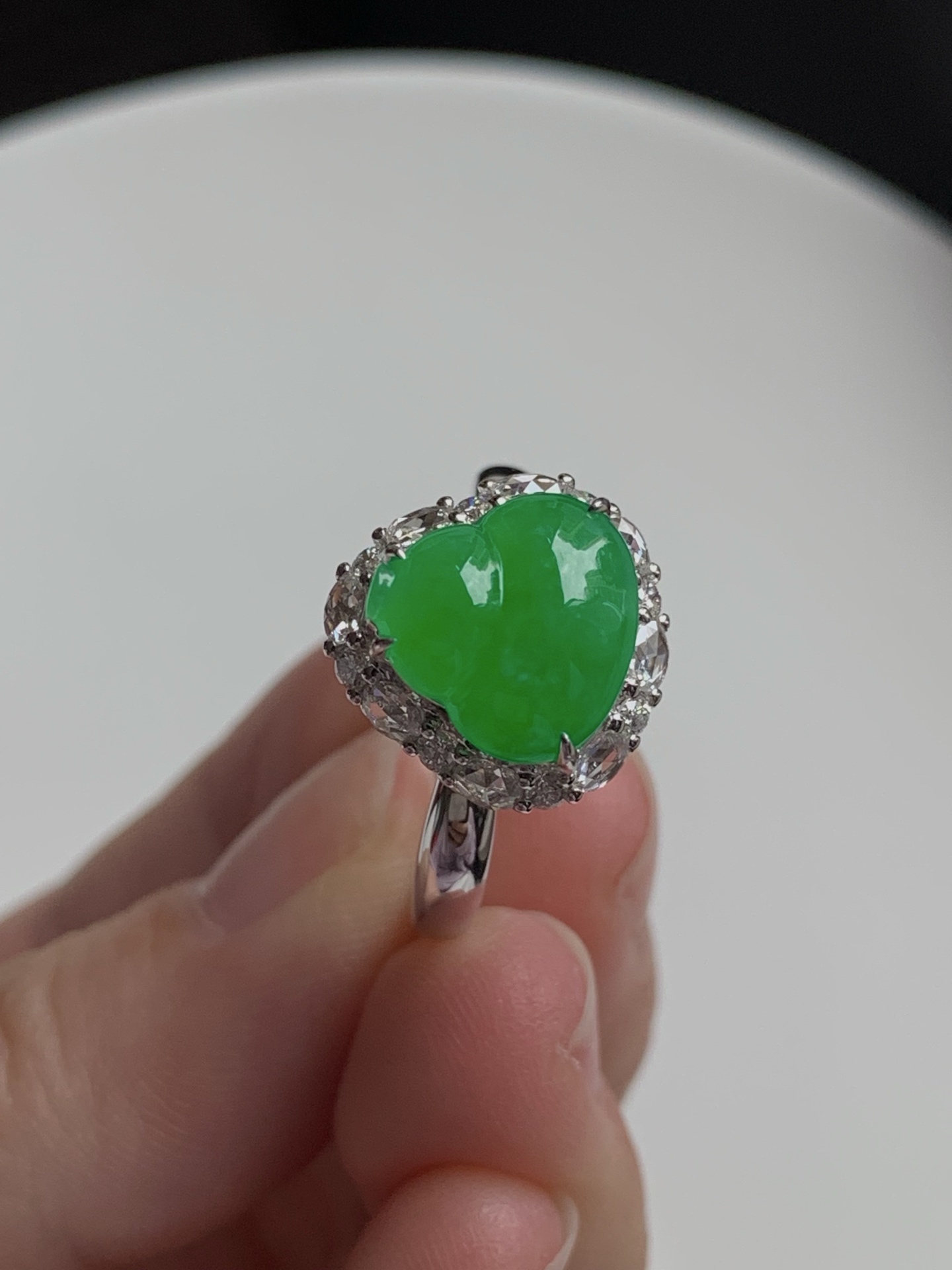 ️【18k金镶嵌葫芦戒指】种老细腻，色阳浓郁起胶尺寸：圈口：13，成品：13*13*10，裸石：10.2*9.8*2,a64725