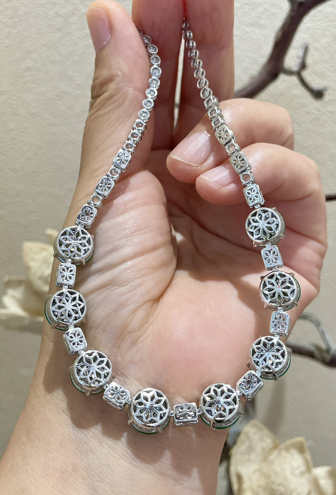 【冰种满绿平安扣套链】颗颗晶莹剔透，一手料，镶嵌奢华，冰感动人。18k金钻镶嵌，裸石尺寸9.8*2.8毫米