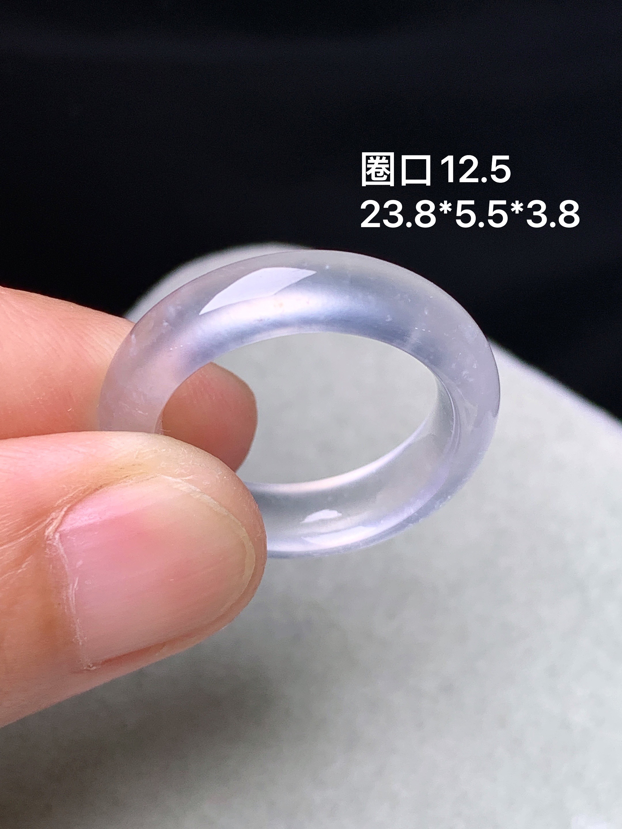 冰种指环 玉质细腻 色泽艳丽清新 水润亮眼 圈口12.5 整体尺寸23.8*5.5*3.8 a1