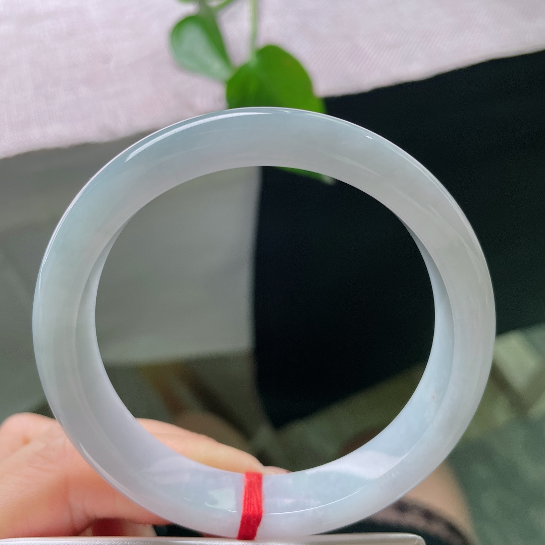 淡蓝底正圈，清秀迷人，干净，水头好，种老，皮纹不显，56117a