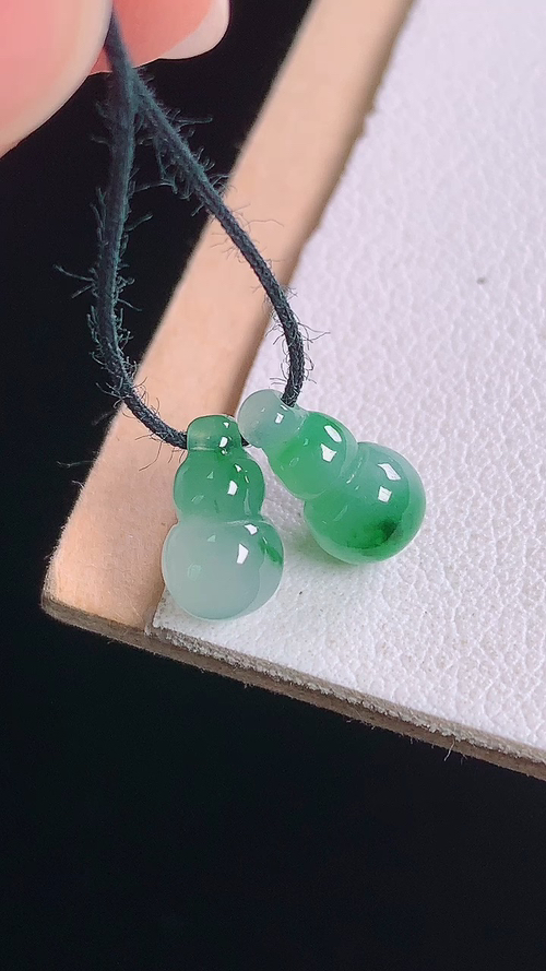 ️冰飘绿葫芦，无裂，尺寸:9.5-5.2mm
