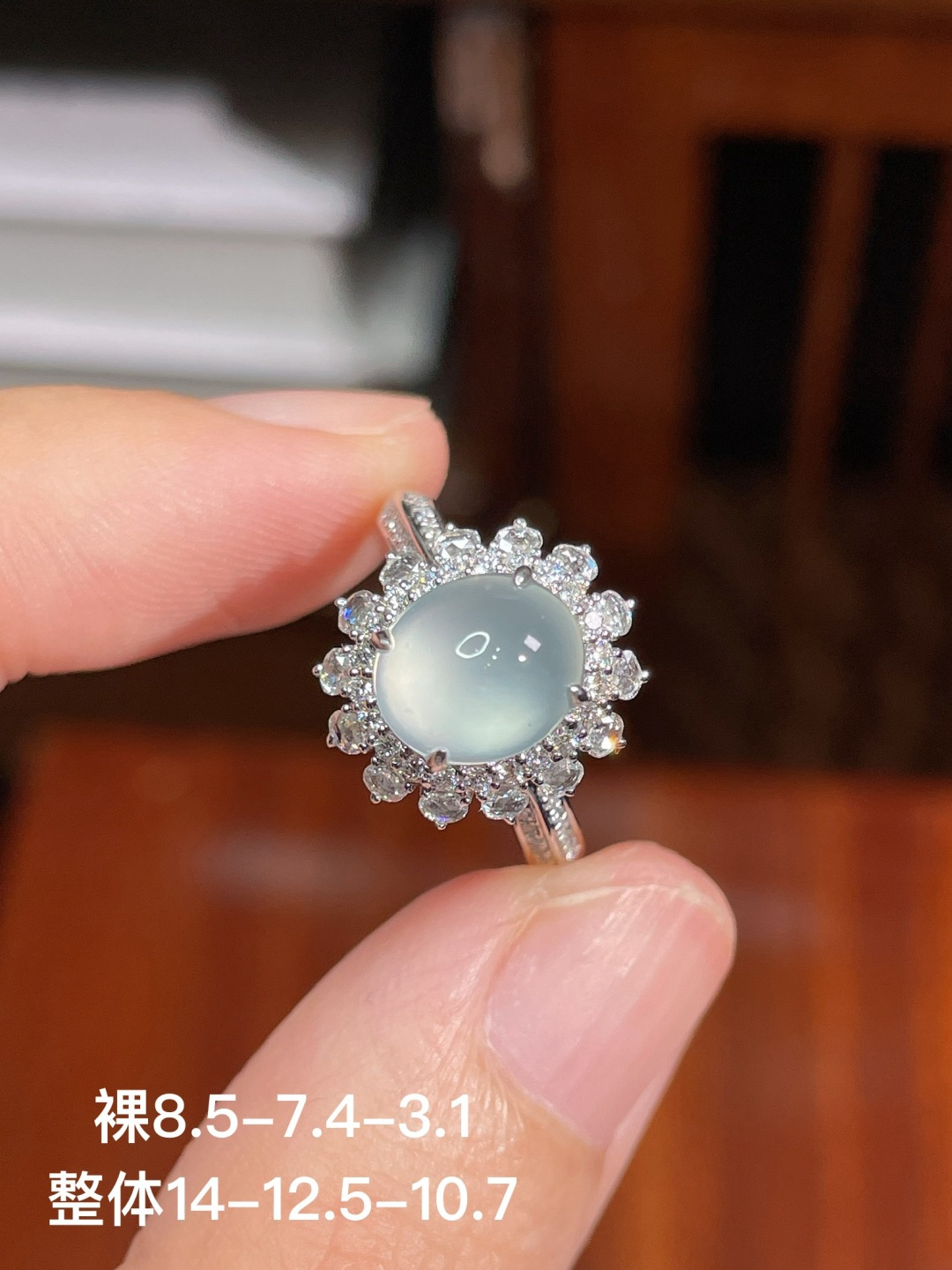 蛋面戒指 无裂，18k金镶嵌，8.5-7.4-3.1