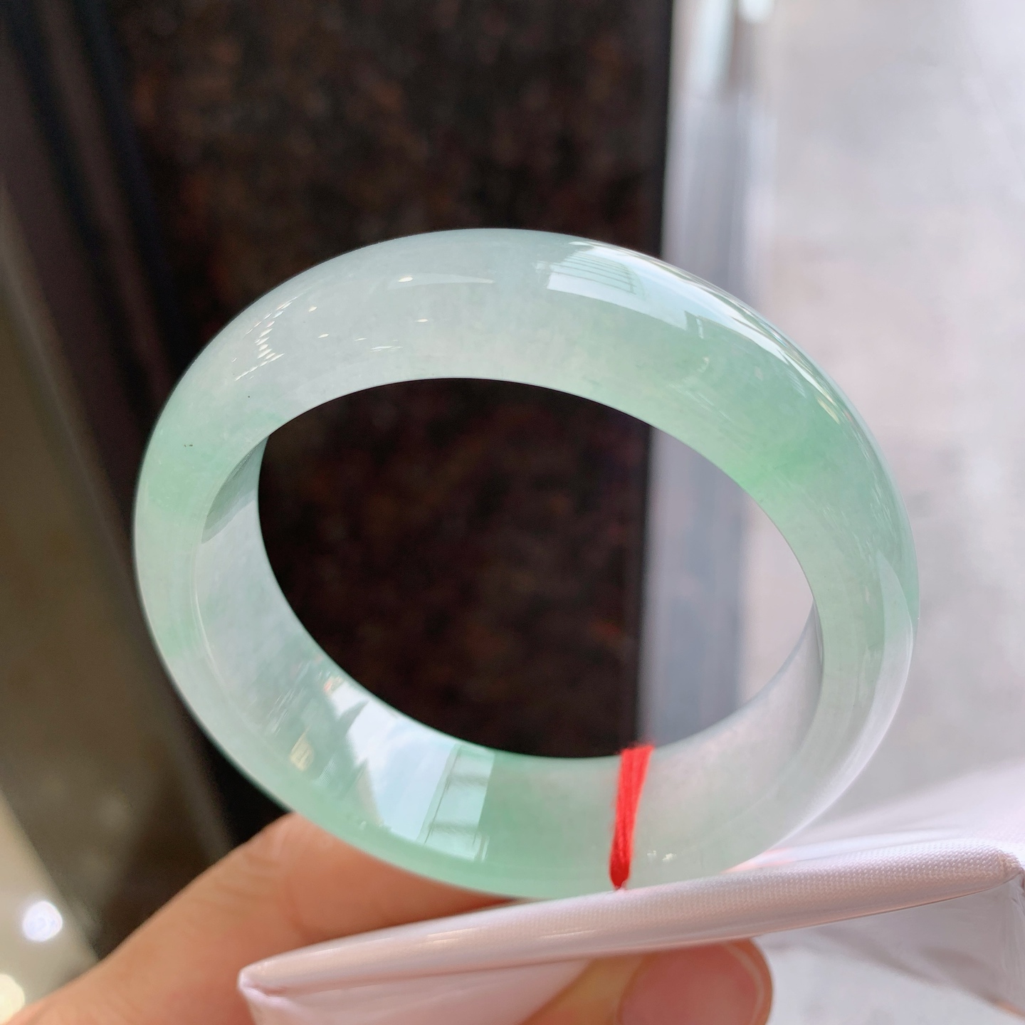 正圈冰飘绿 无裂 尺寸：51.5/15/7.6 小圈口
